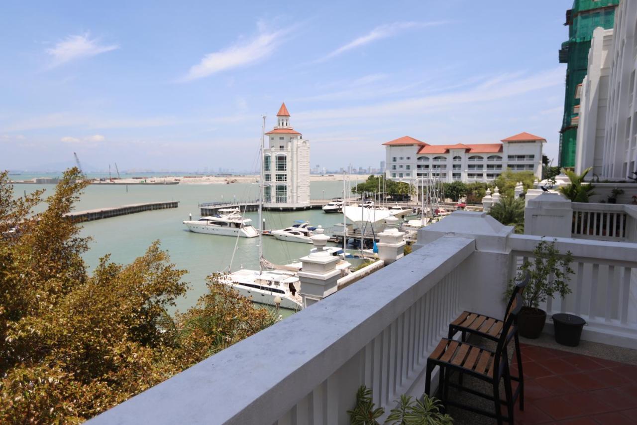 Апартаменты The Straits Quay Marina By Messina Clive Джорджтаун Экстерьер фото