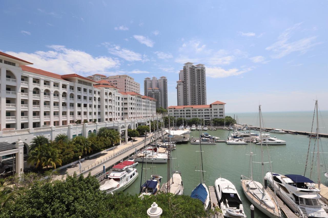 Апартаменты The Straits Quay Marina By Messina Clive Джорджтаун Экстерьер фото