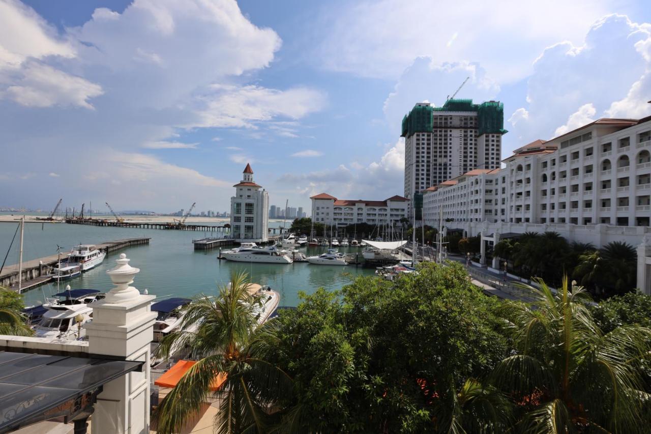 Апартаменты The Straits Quay Marina By Messina Clive Джорджтаун Экстерьер фото